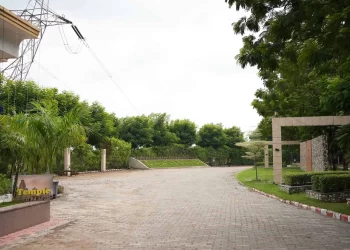 Spacious driveway and landscaped grounds at Chattarpur Farms in Nagpur