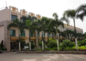 Building and landscaped lawn at Chattarpur Farms in Nagpur